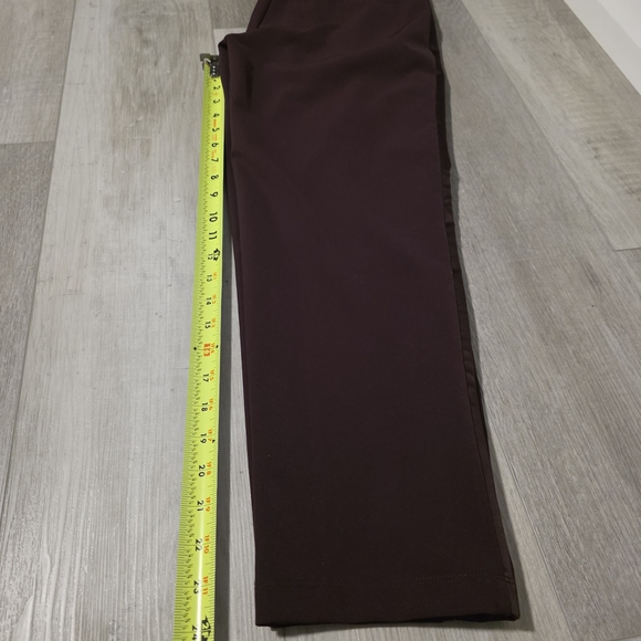 Athleta Burgundy Cropped Pants, Pockets - Picture 10 of 12